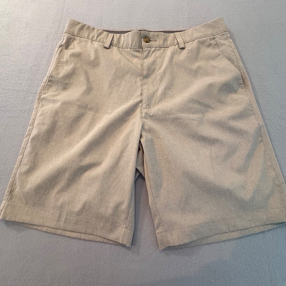 PGA Tour Men's Golf Shorts Beige Flat Front Performance Stretch Size 34 (33) EUC